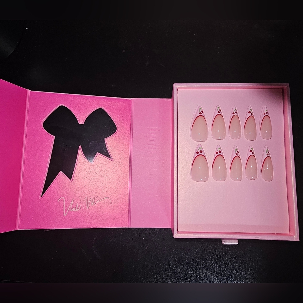 Pink Friday Nail Set - Picture 4 of 7